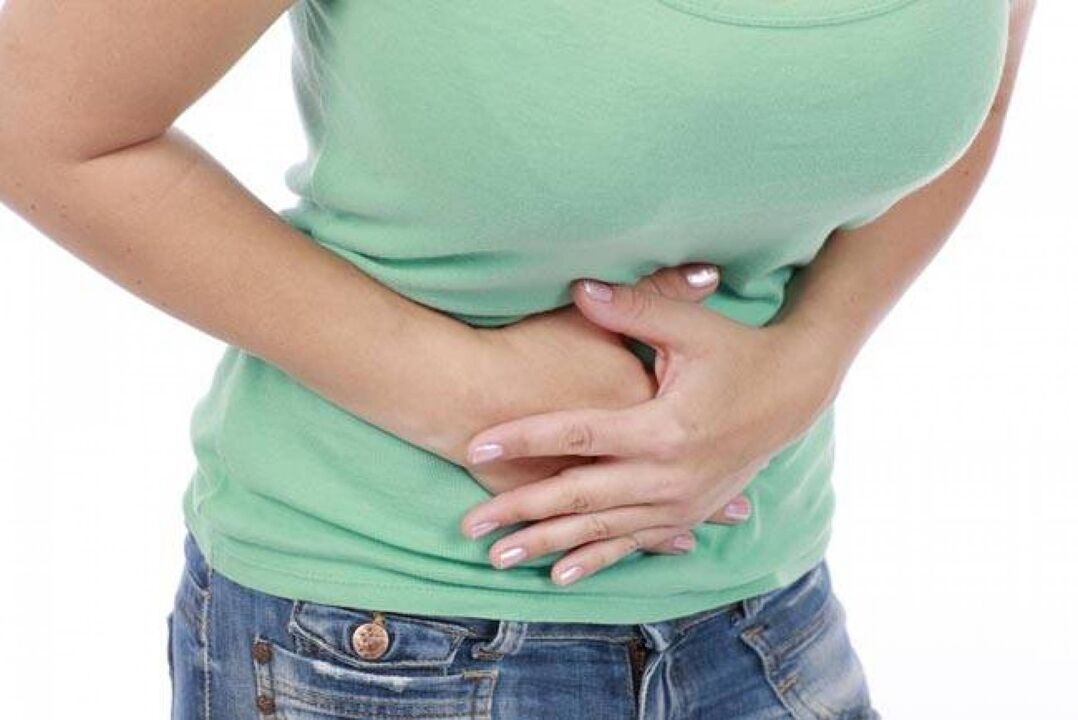 dolor abdominal debido a la presencia de parásitos en el cuerpo