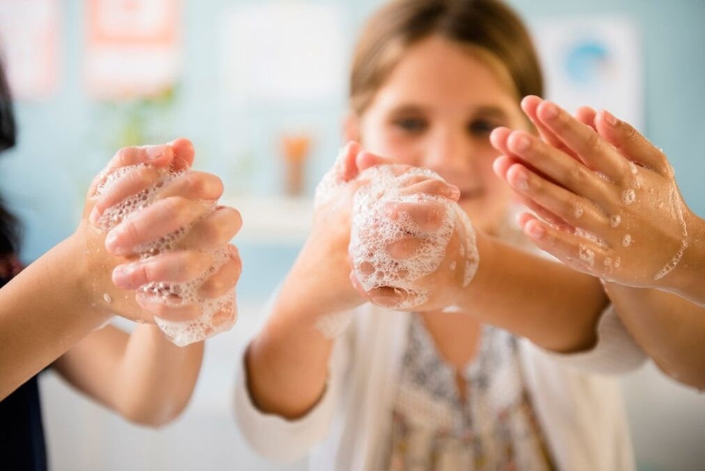 lavarse las manos para prevenir la infección por gusanos